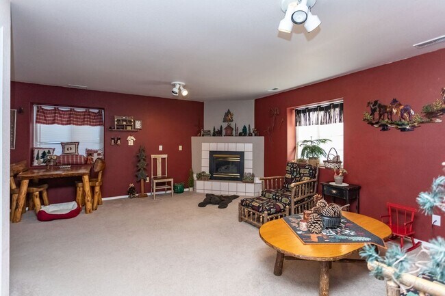 Building Photo - 111 Iveystone Ct