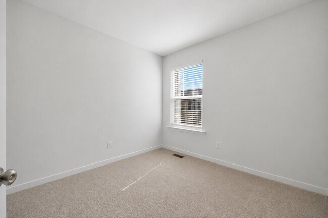Building Photo - 4019 Grand Reserve Ln