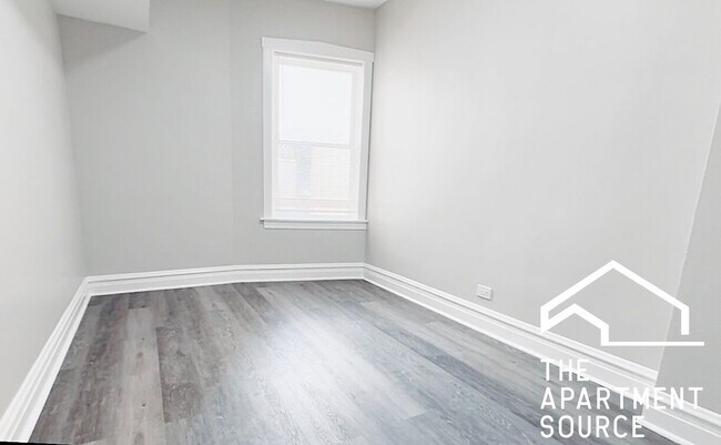 Building Photo - 2937 N Fairfield Ave