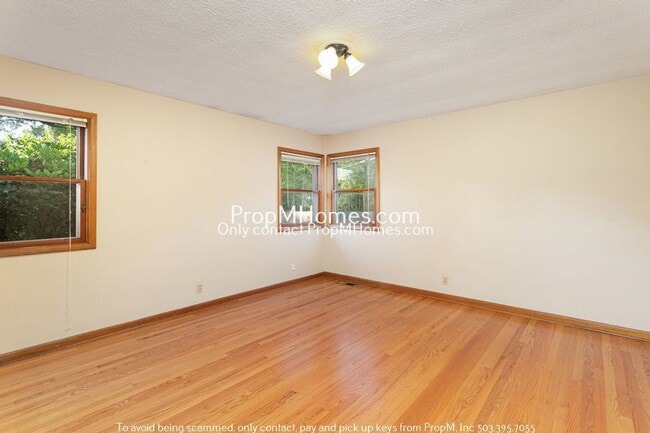 Building Photo - Spacious Mid-Century Three Bedroom Home In Woodstock!