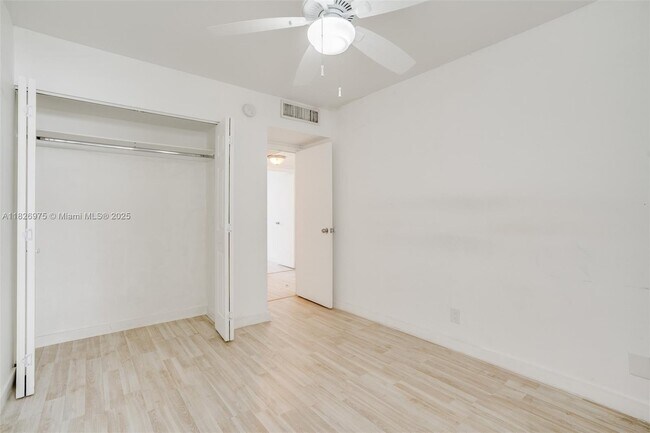 Building Photo - 20350 W Country Club Dr