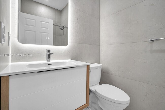 Building Photo - 19381 Stonebrook St