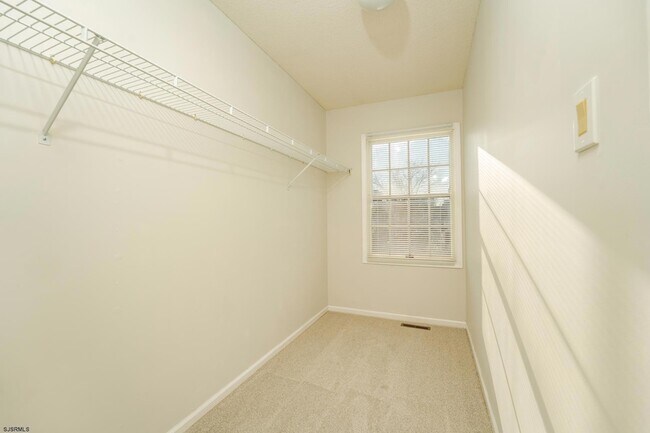 Building Photo - 19 Clipper Ct