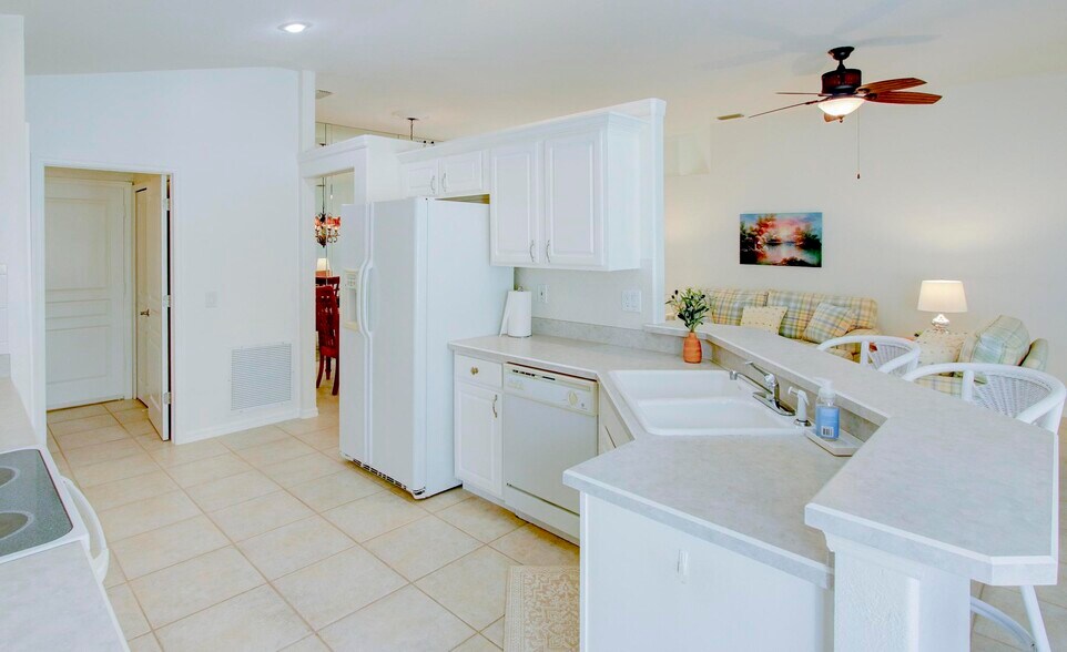 Kitchen - 143 Braemar Ave