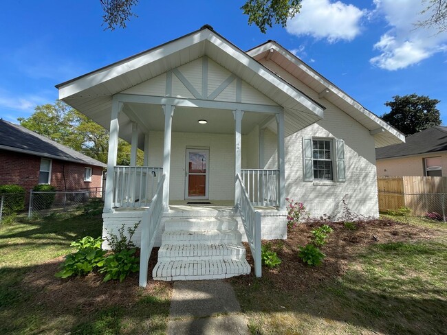 Building Photo - Large 2/1 House in Celanese- $1,495