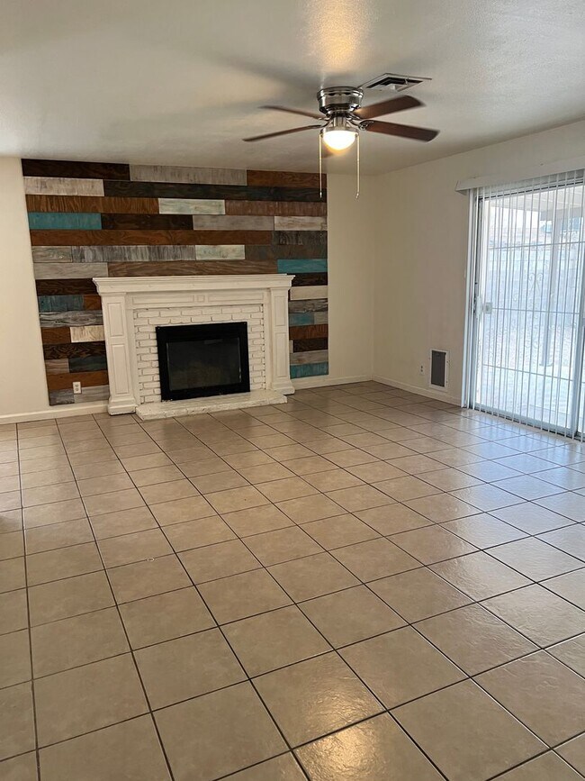 Building Photo - Cute 3 Bedroom Home