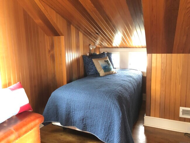 Building Photo - 12 Danbury Ave