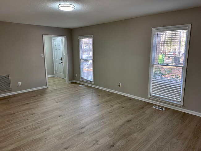 Building Photo - Stunning 2-bedroom, 2.5-bathroom Apartment