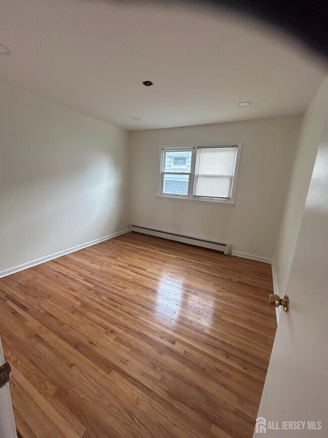 Building Photo - 811 Valley Brook Ave