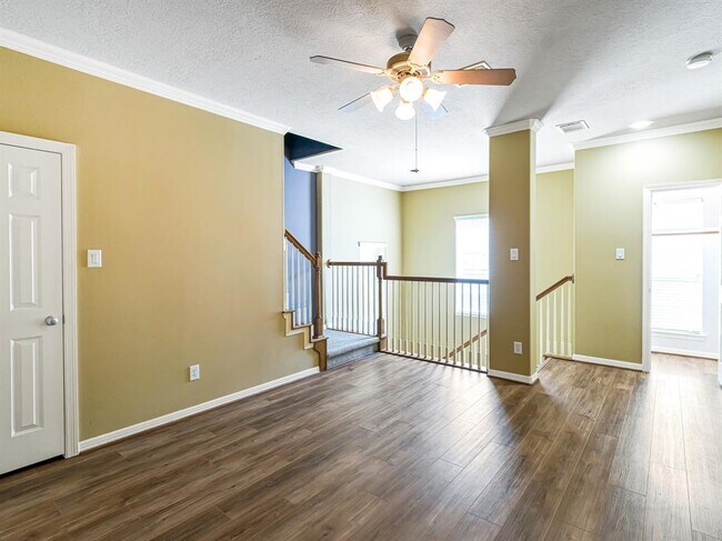 Building Photo - 3006 E Park at Fairdale
