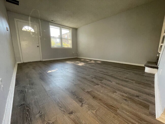 Building Photo - Newly Renovated 2 Bedroom/1 Bathroom Home with Driveway and Double Lot!