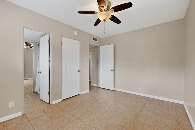 Building Photo - 2020 Hendola Dr NE