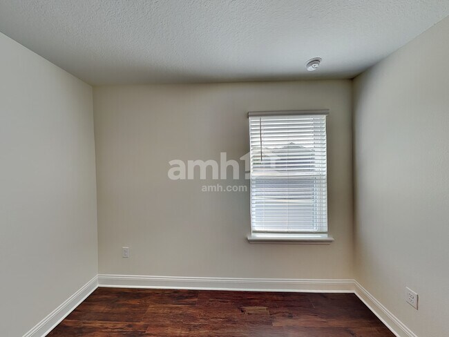 Building Photo - 347 Banyan Frst Dr