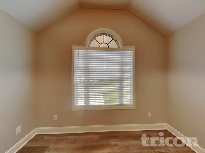 Building Photo - 287 Huntington Dr