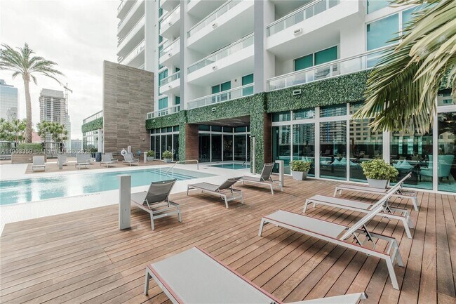 Building Photo - 1080 Brickell Ave