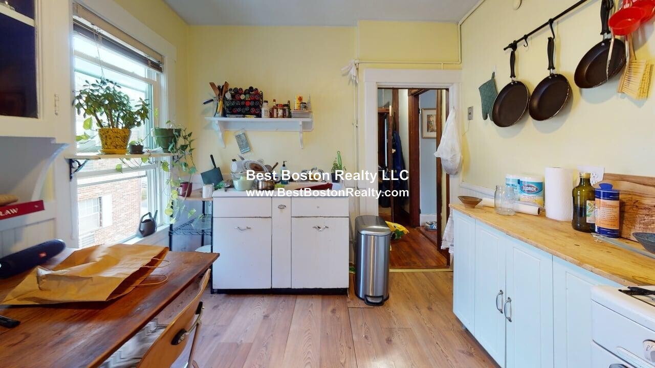 Building Photo - 289 Summer St