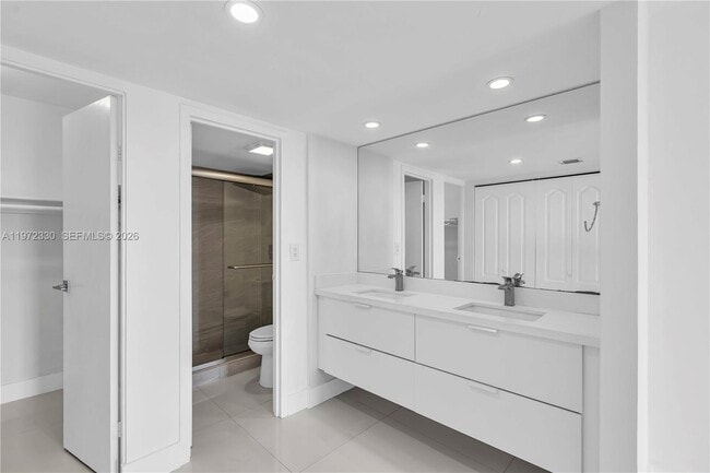 Building Photo - 100 Bayview Dr