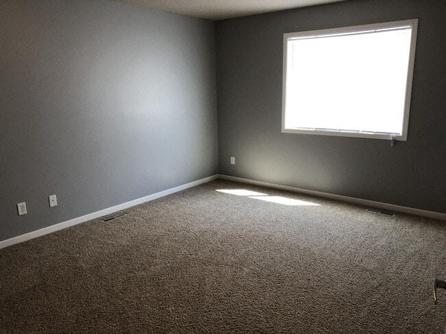 Building Photo - 3 Bed, 3 Bath Townhome in West Fargo!