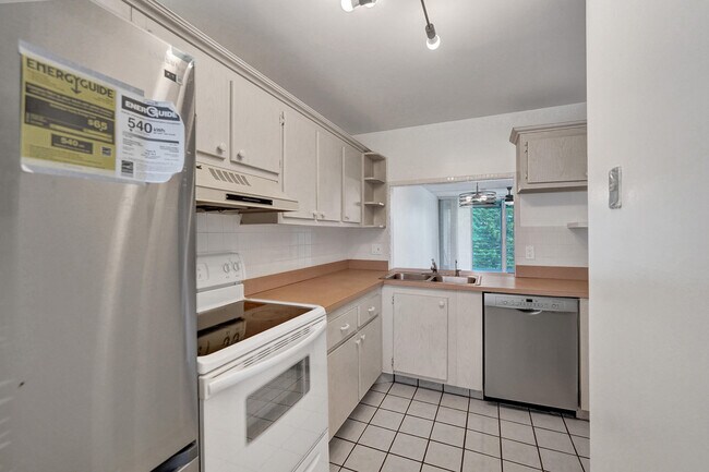 Building Photo - 9470 Poinciana Pl