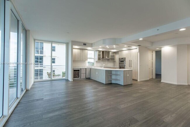 Building Photo - 4810 N Hwy A1A
