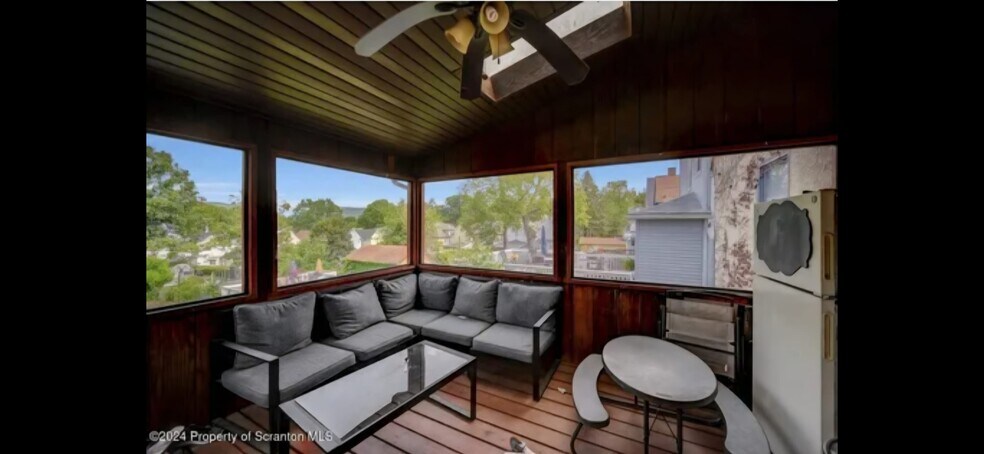 Building Photo - 1727 Monroe Ave