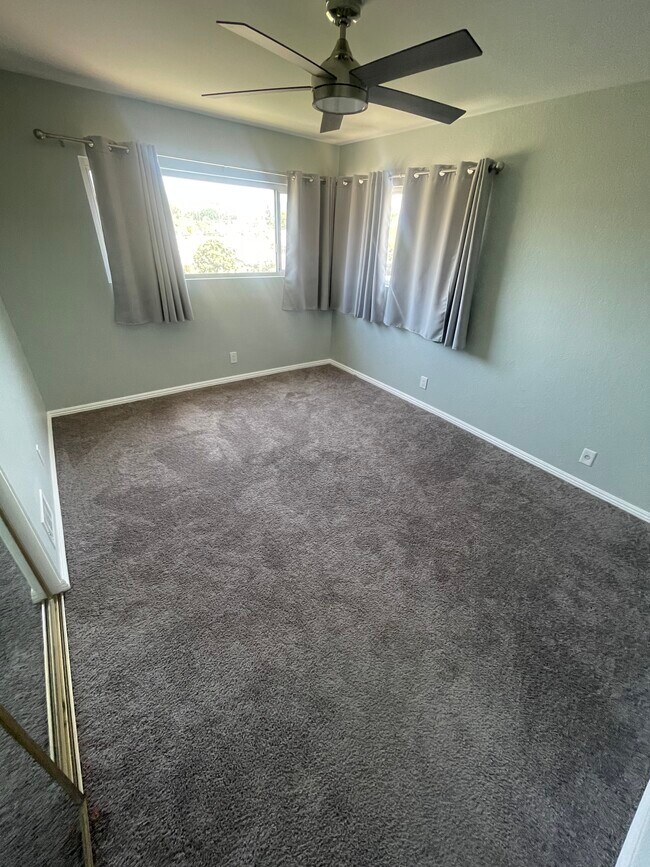 Building Photo - 810 W Lambert Rd