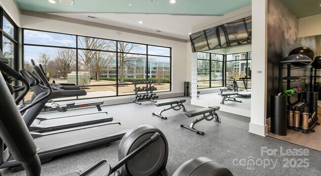 Building Photo - 2546 Perimeter Pointe Pkwy