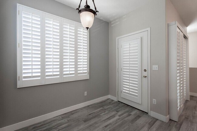 Building Photo - 9050 W Warm Springs Rd