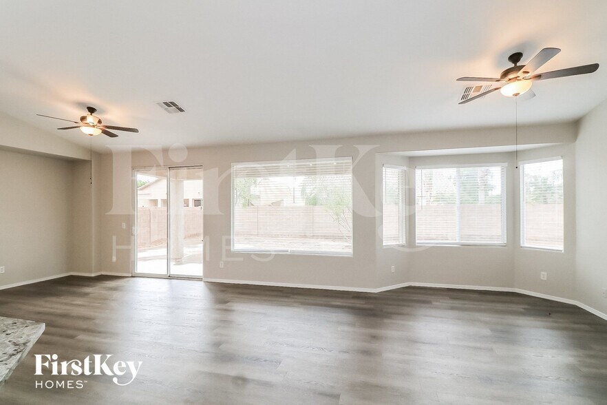 Building Photo - 7552 W State Ave