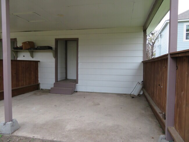 Building Photo - 5010 Walker St