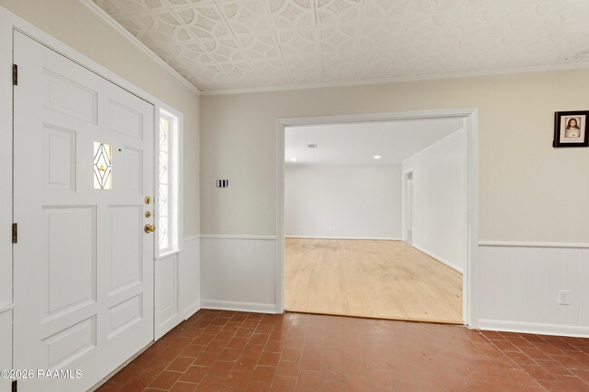 Building Photo - 1401 E Bayou Pkwy