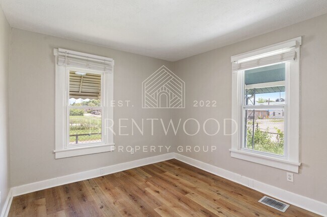 Building Photo - Charming 3-Bed Home In Indy!