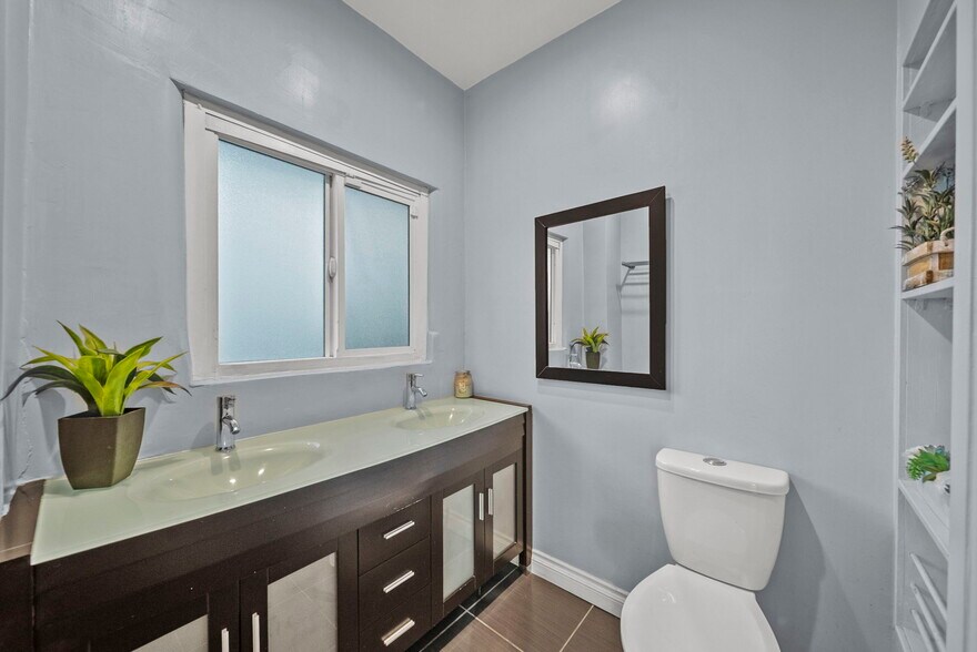 Building Photo - 8647 Corbin Ave