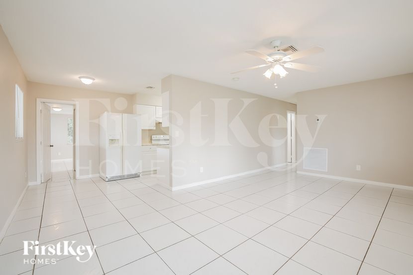 Building Photo - 22 Willow St