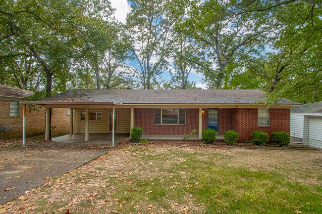 Building Photo - 3813 Hillside Dr