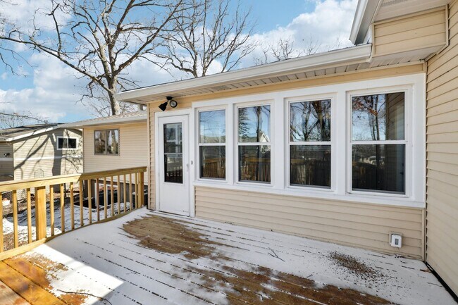 Building Photo - Updated 4-Bed 2-Bath SF Home with Lake Views & Great Entertaining Space in Monona