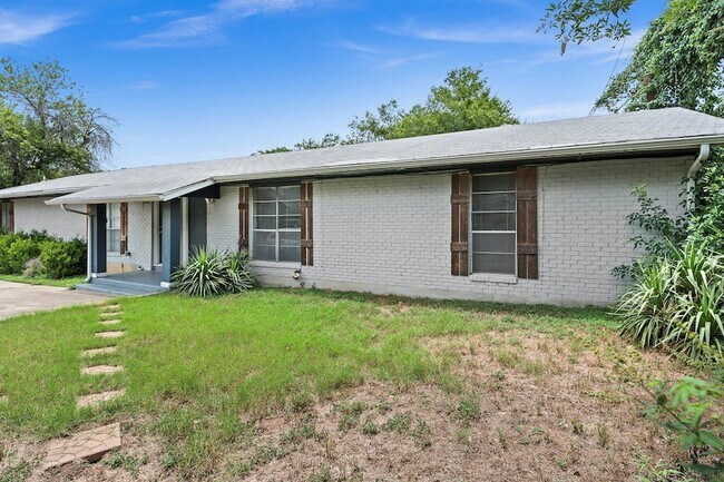 Building Photo - 2712 St Edwards Cir