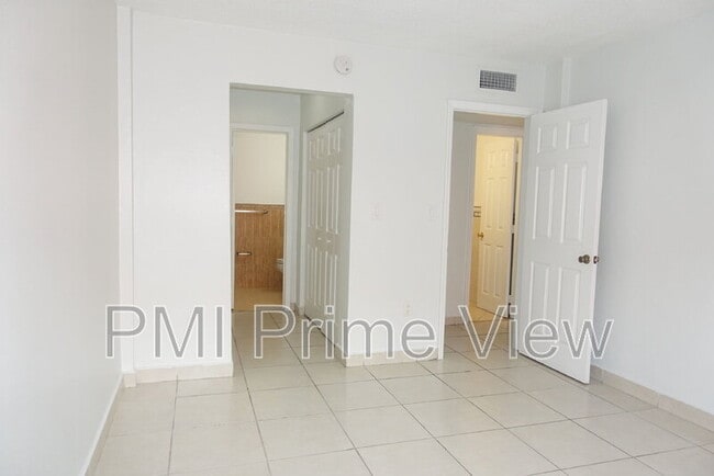 Building Photo - 495 NW 72nd Ave