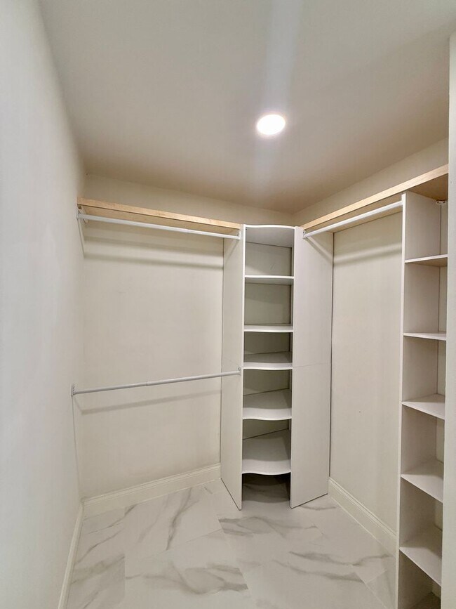 Building Photo - GORGEOUS, COMPLETELY REDONE 3/2 MAITLAND H...
