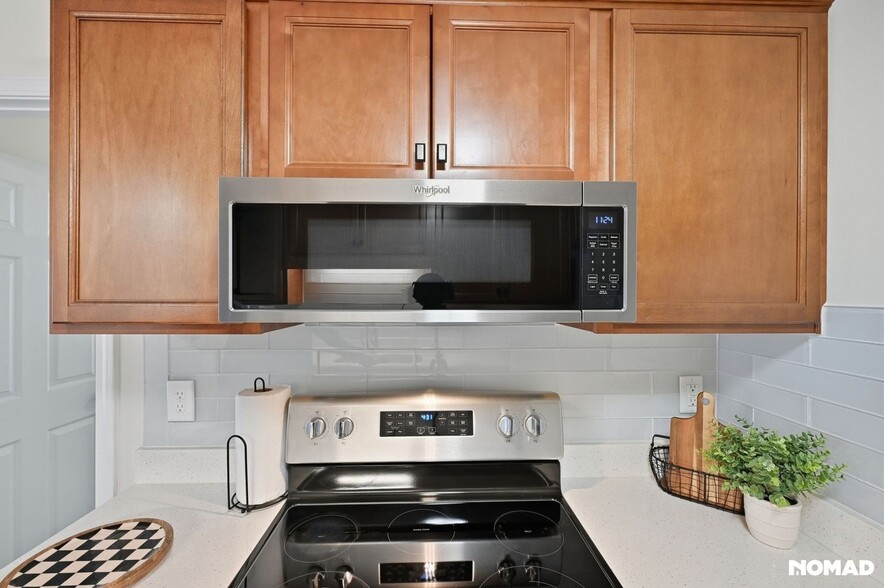 Building Photo - 4591 Oakfield Ct