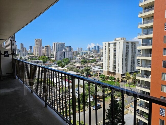 Building Photo - 2754 Kuilei St