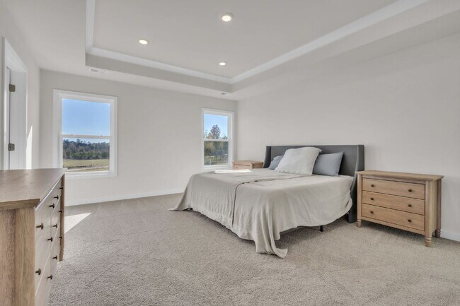 Building Photo - Elegant 5BR/4BA Home Minutes from the Swam...