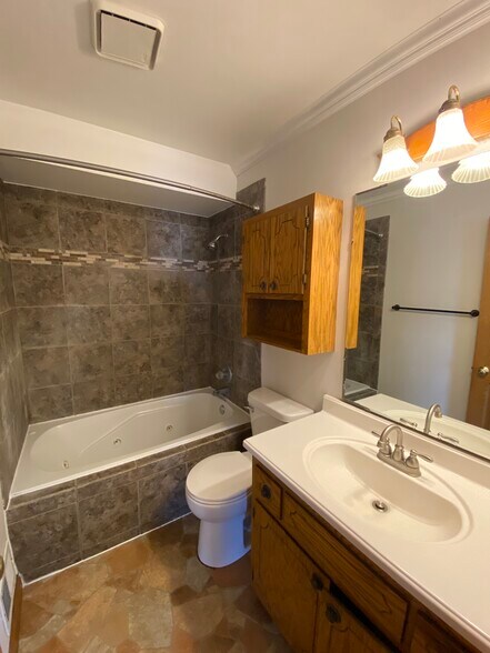 Building Photo - 610 6th Ave NW