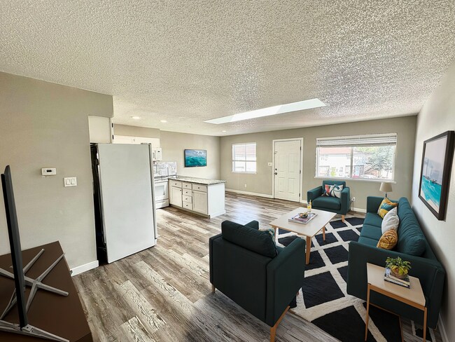 Primary Photo - 922 Teal Ct