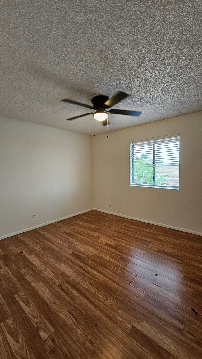 Building Photo - 6257