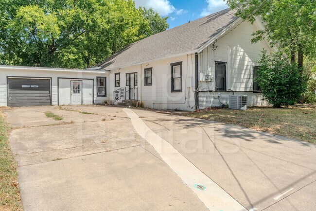 Building Photo - 1410 Sycamore St