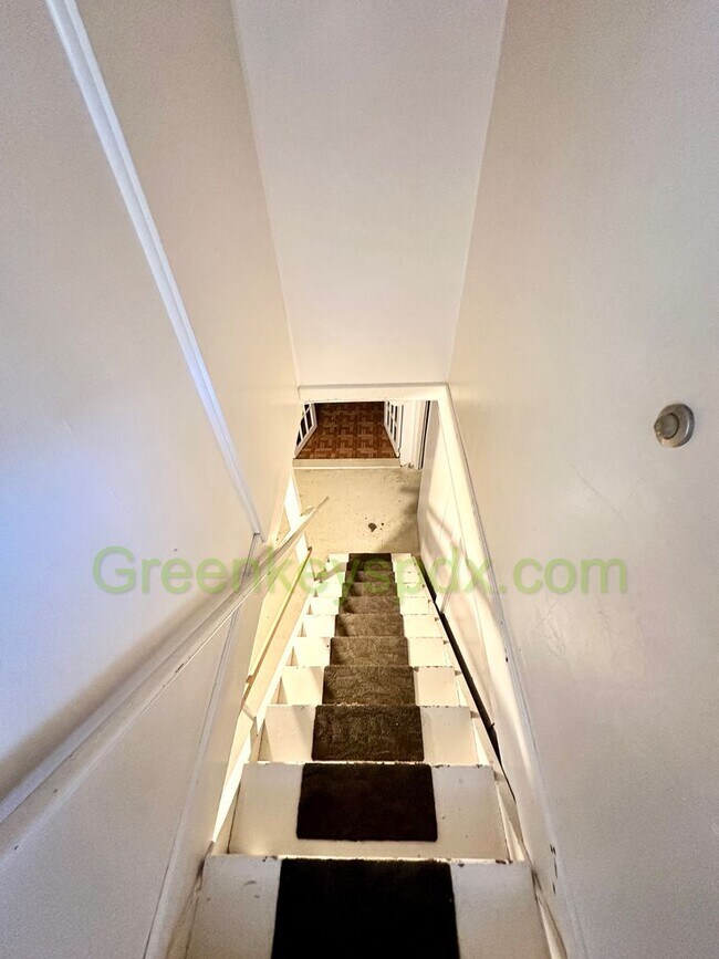 Building Photo - Gorgeous 2 Bedroom with finished basement,...