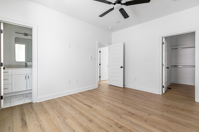 Building Photo - 3015-17 Burdette