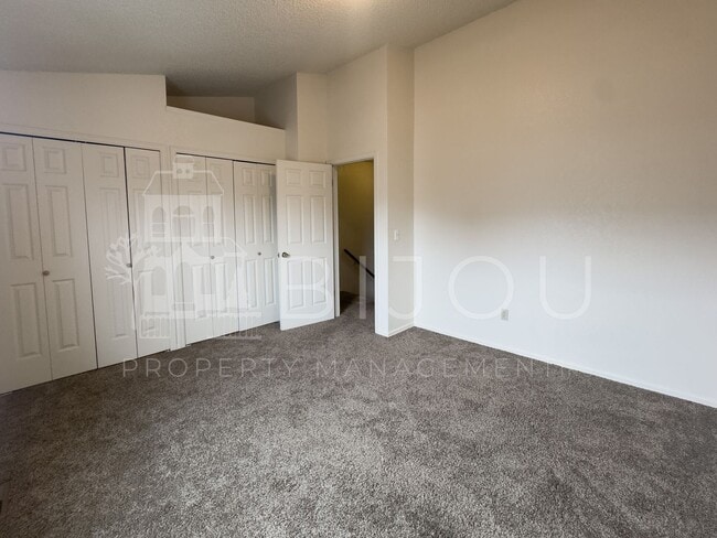 Building Photo - Gold Hill Townhome