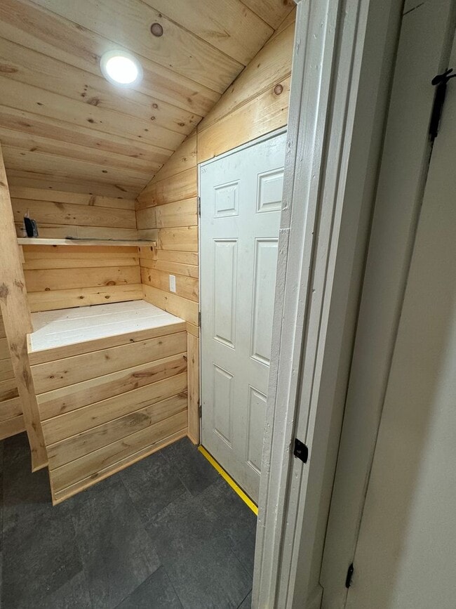 Building Photo - Discover Your Dream Home in Historic Brewers Hill!